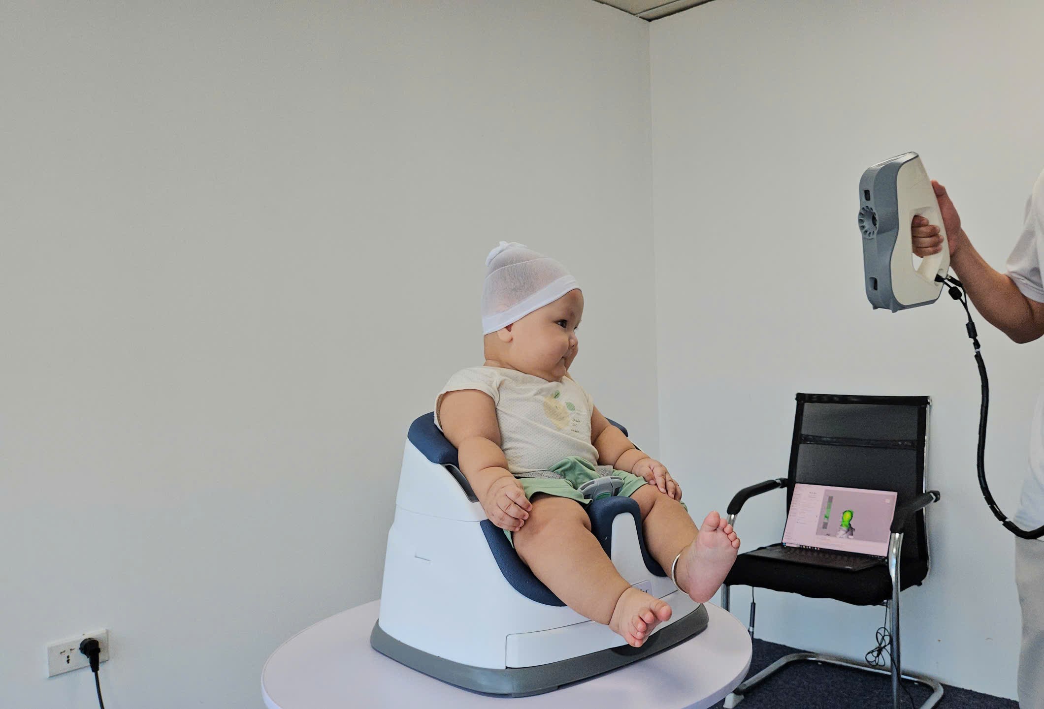 Scan 3D kiểm tra tình trạng đầu bé